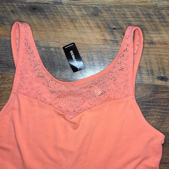 Express Coral Peplum Top NWT - Picture 2 of 3